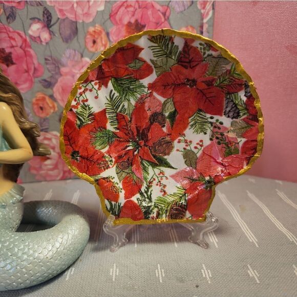 DECOUPAGE SCALLOPED FAN SHELL  - Picture 1 of 2